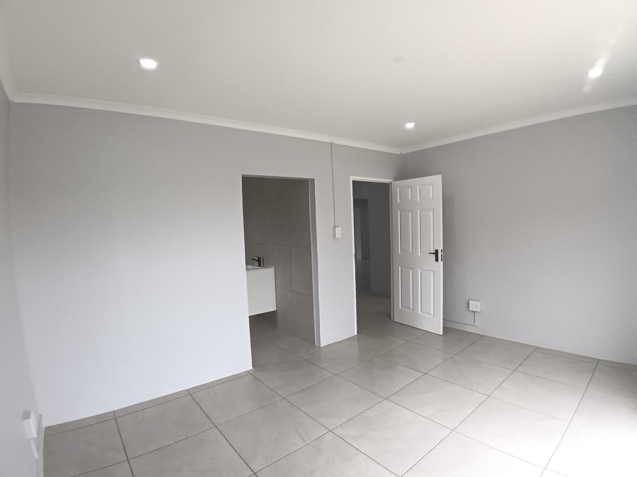 5 Bedroom Property for Sale in Fraaiuitsig Western Cape